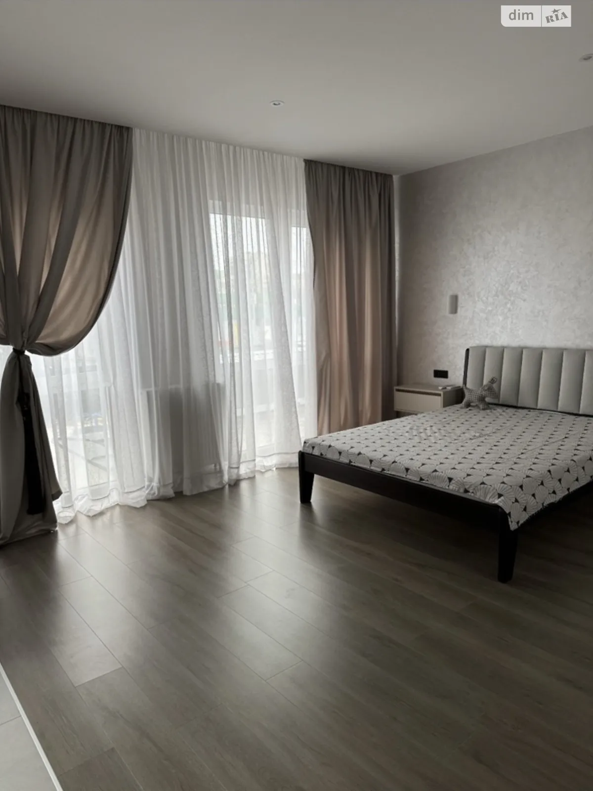 Здається в оренду 1-кімнатна квартира 42.3 кв. м у Ужгороді, вул. Капушанська(Перемоги) - фото 1