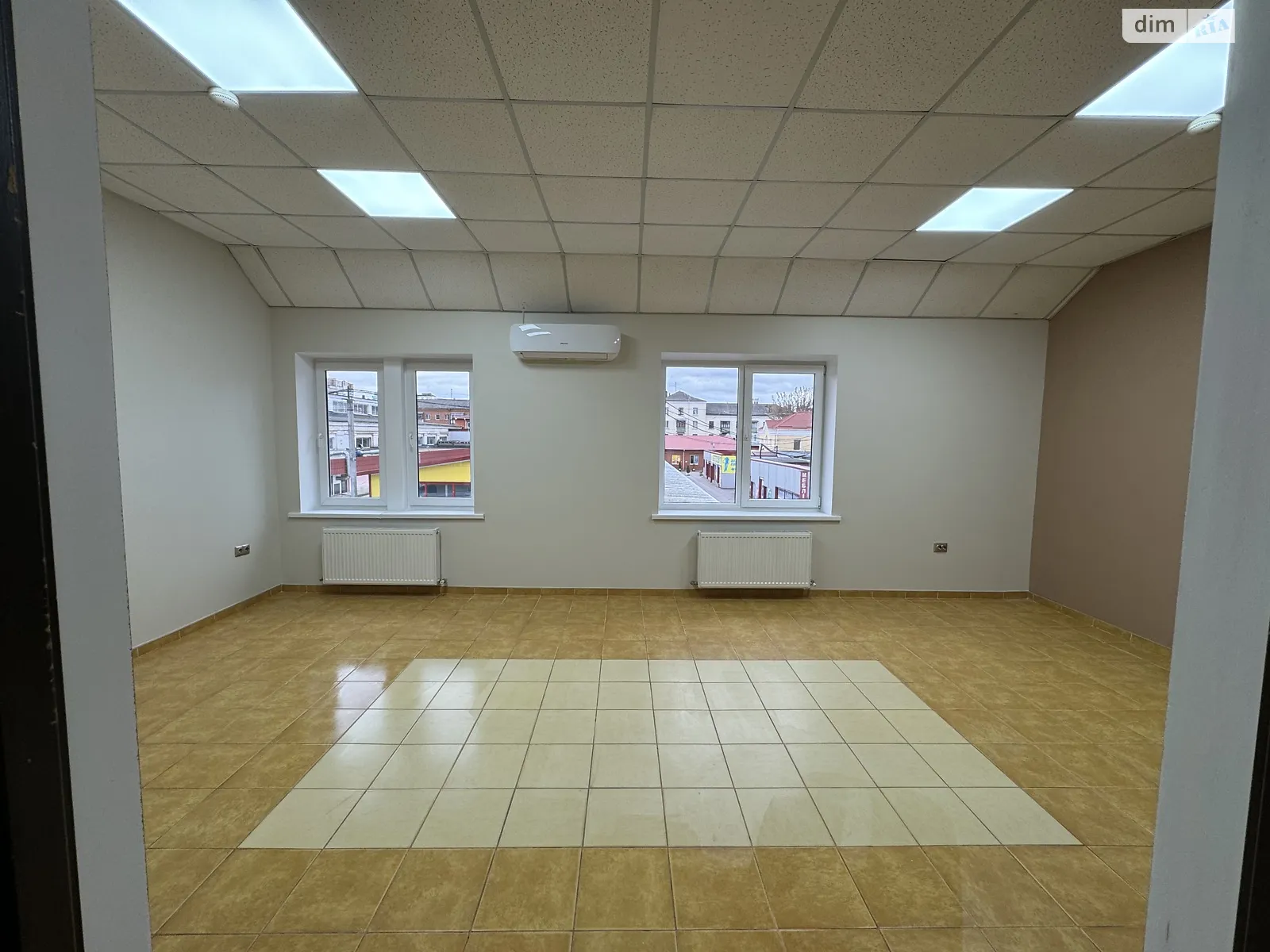 Сдается в аренду офис 30 кв. м в бизнес-центре, цена: 8000 грн - фото 1