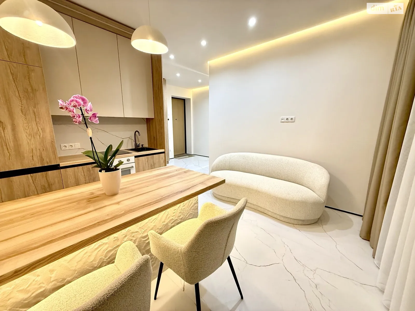 Продается 1-комнатная квартира 44.8 кв. м в Ужгороде, цена: 130000 $ - фото 1