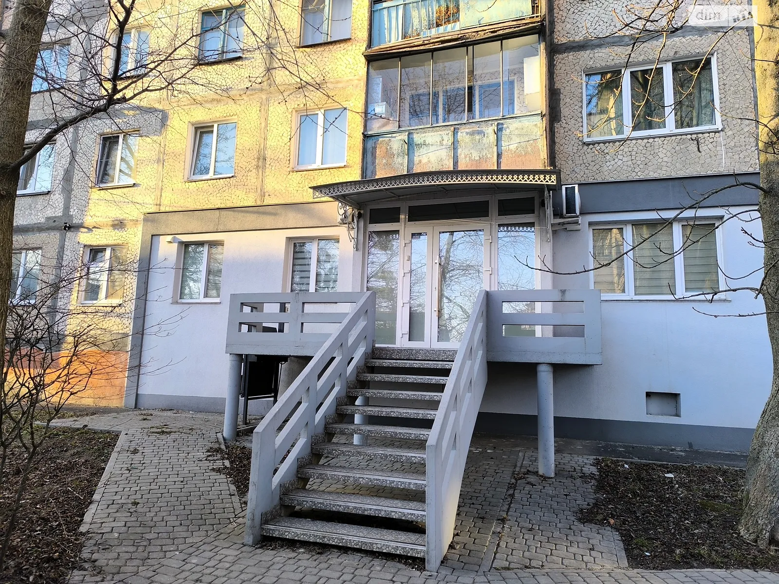 Сдается в аренду помещения свободного назначения 63 кв. м в 4-этажном здании, цена: 47000 грн - фото 1