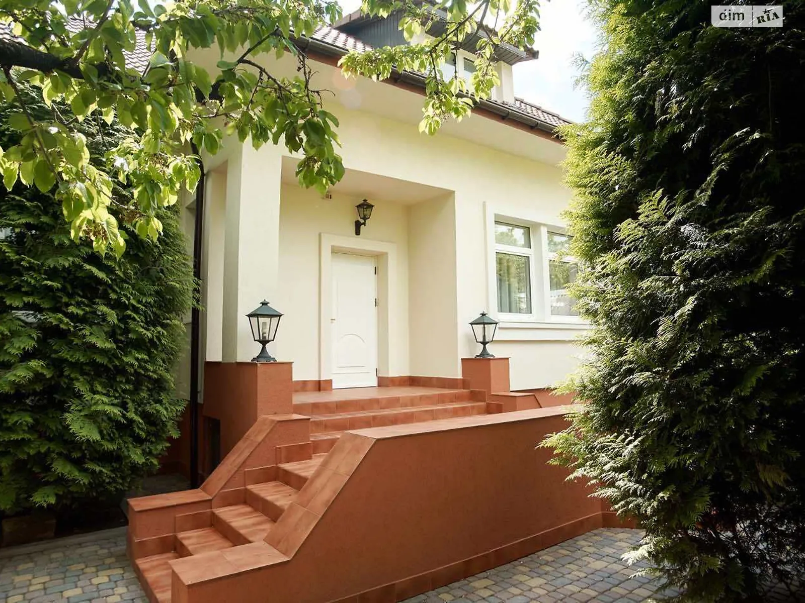 Продается дом на 2 этажа 300 кв. м с террасой, цена: 650000 $ - фото 1