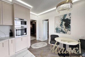 Долгосрочная аренда квартиры, Киев, р‑н. Саперное Поле, ст.м. Дворец Украина, Маккейна Джона улица, дом 1Б