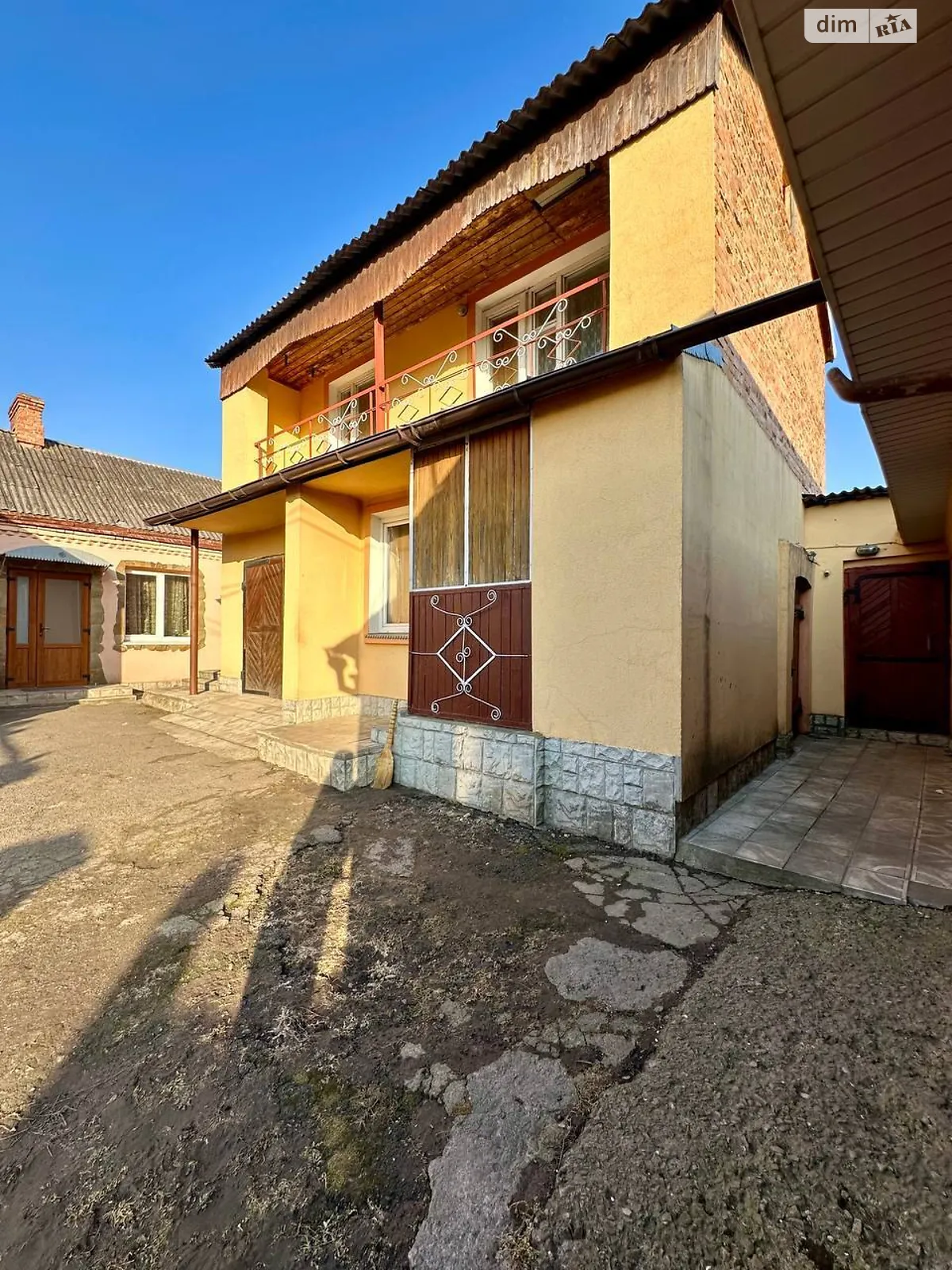 Продается дом на 2 этажа 142 кв. м с бассейном, цена: 130000 $ - фото 1