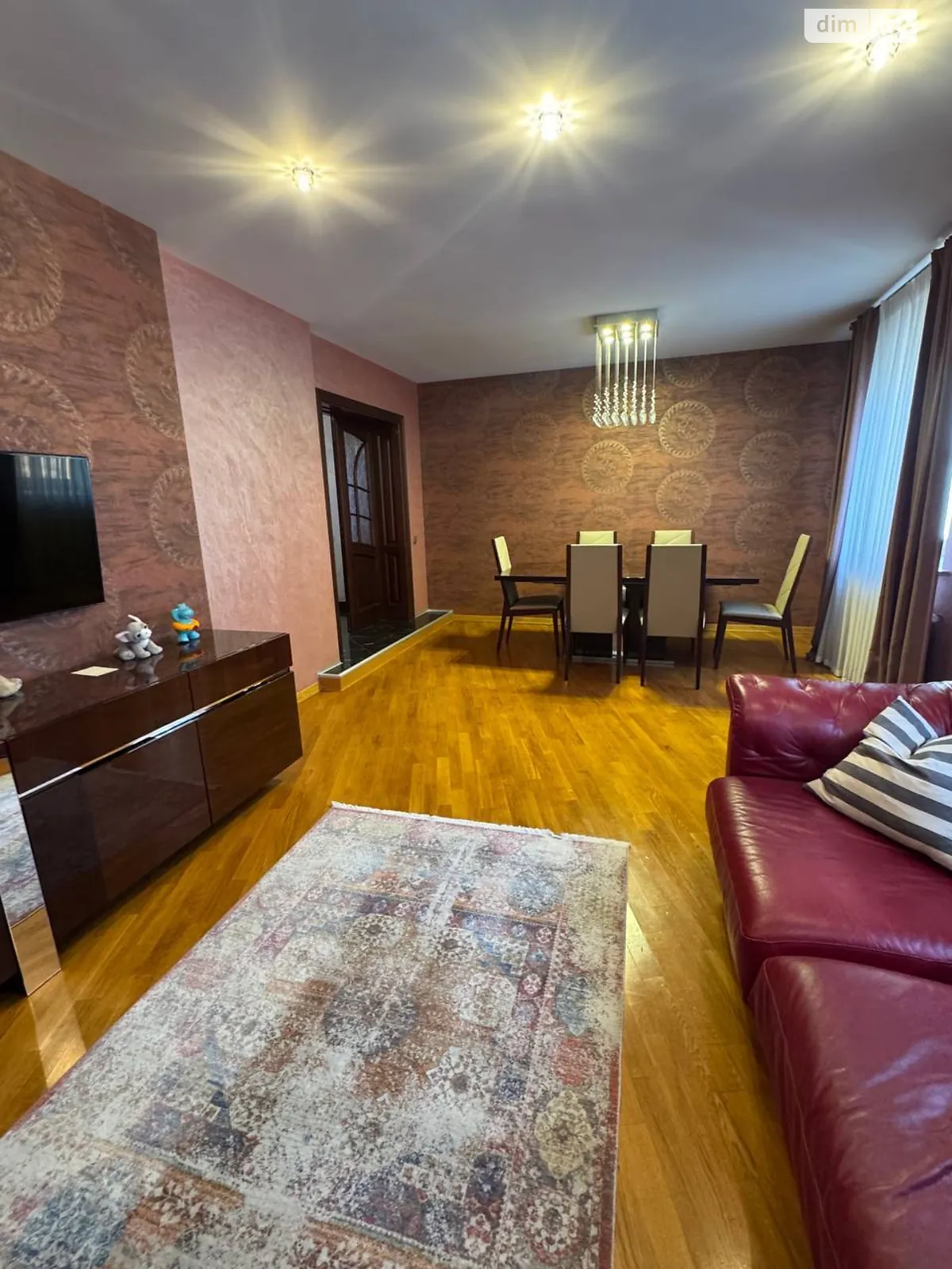 Сдается в аренду дом на 2 этажа 175 кв. м с гаражом, цена: 1300 $ - фото 1