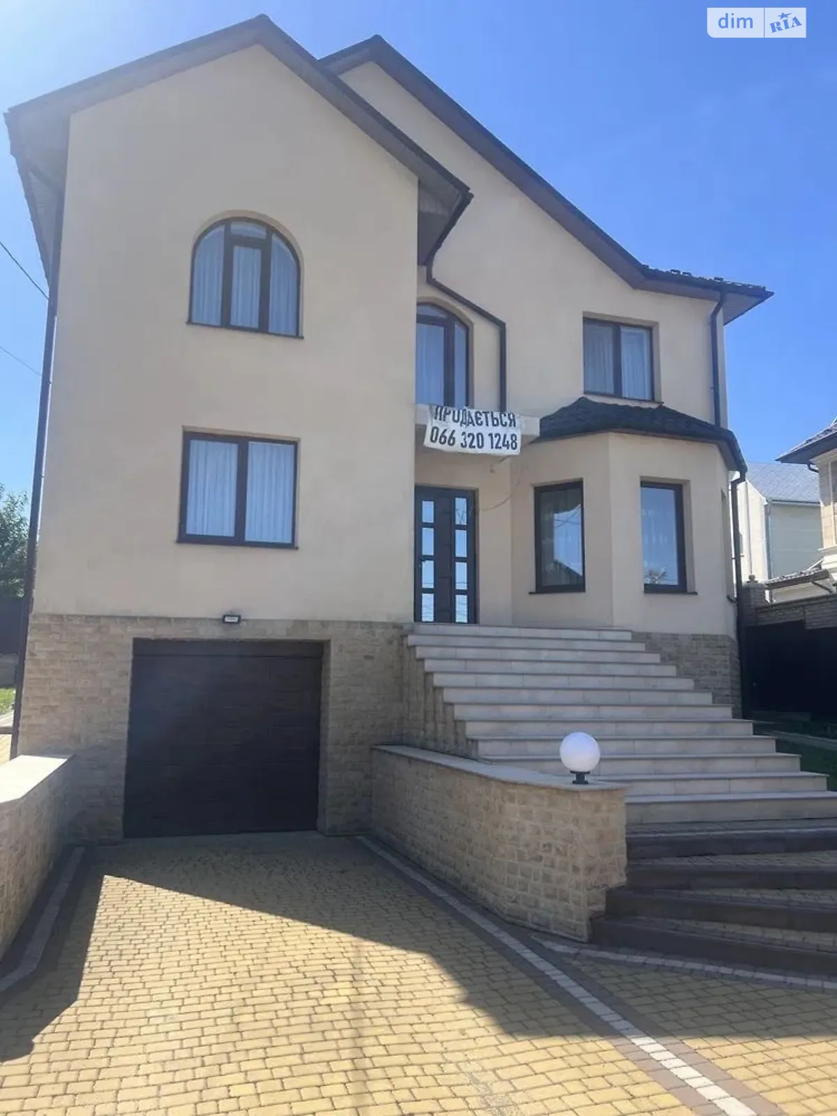 Продается дом на 3 этажа 250 кв. м с участком, цена: 325000 $ - фото 1