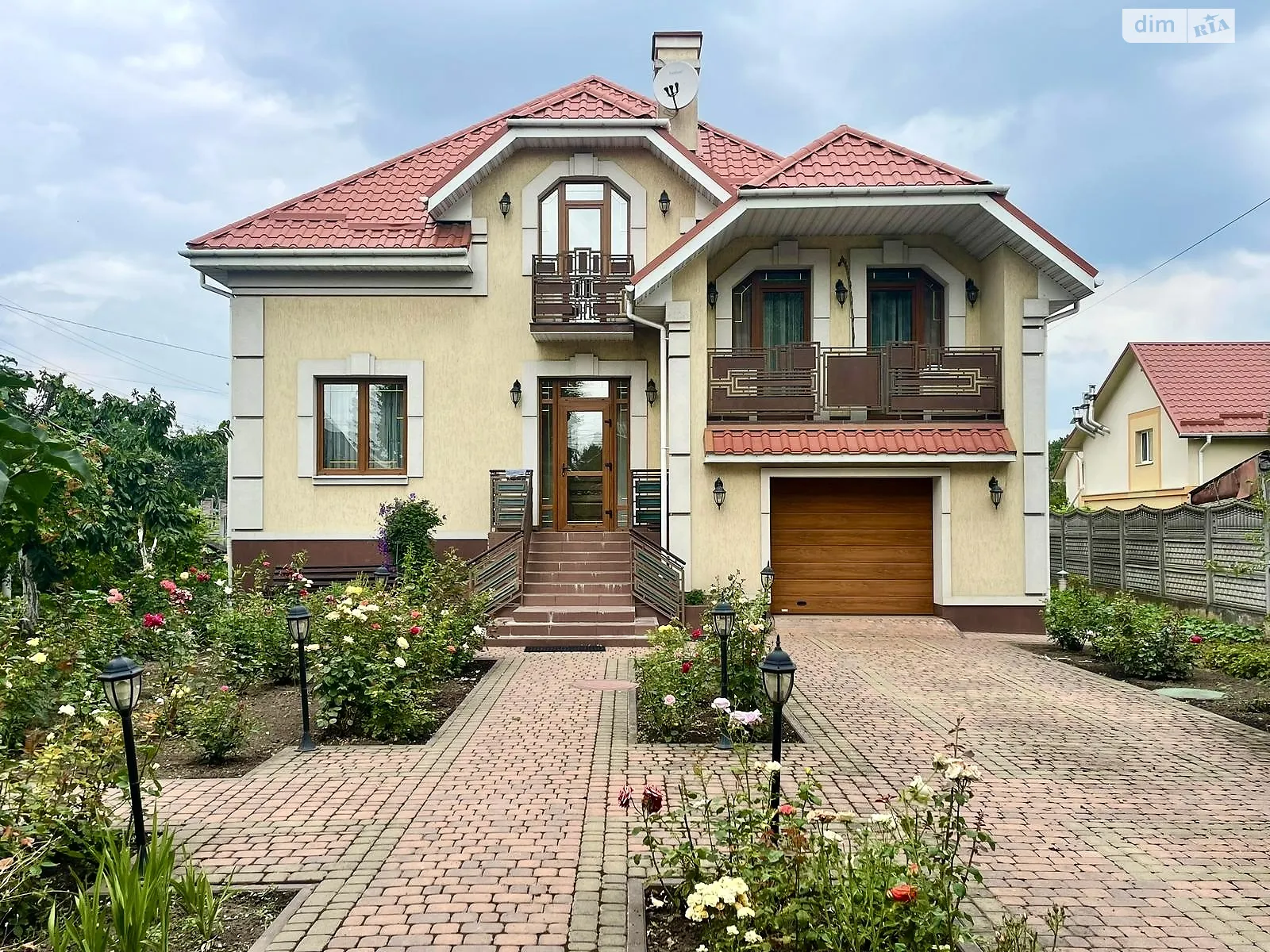 Продается дом на 2 этажа 343.9 кв. м с бассейном, цена: 340000 $ - фото 1