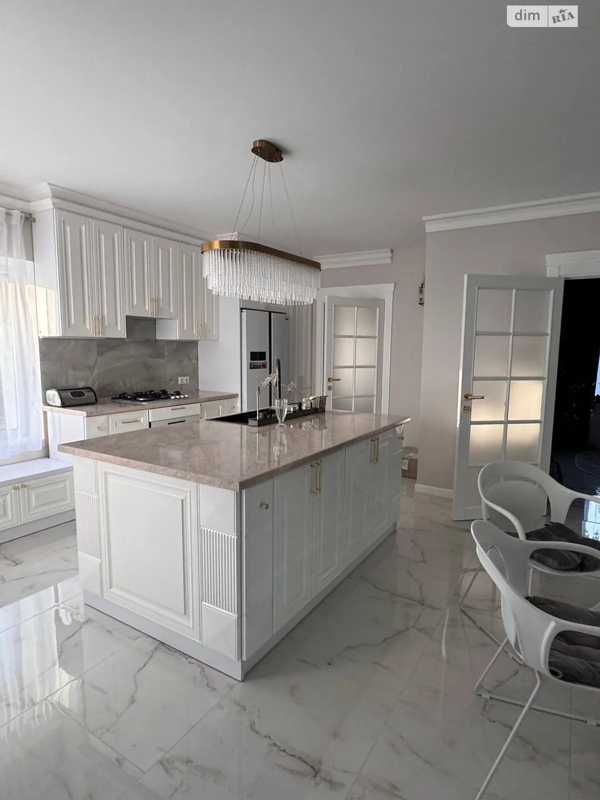 Сдается в аренду дом на 2 этажа 185 кв. м с участком, цена: 2700 $ - фото 1