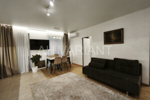 Продаж квартири, Ужгород, р‑н. Новий, Тлехаса вулиця, буд. 19