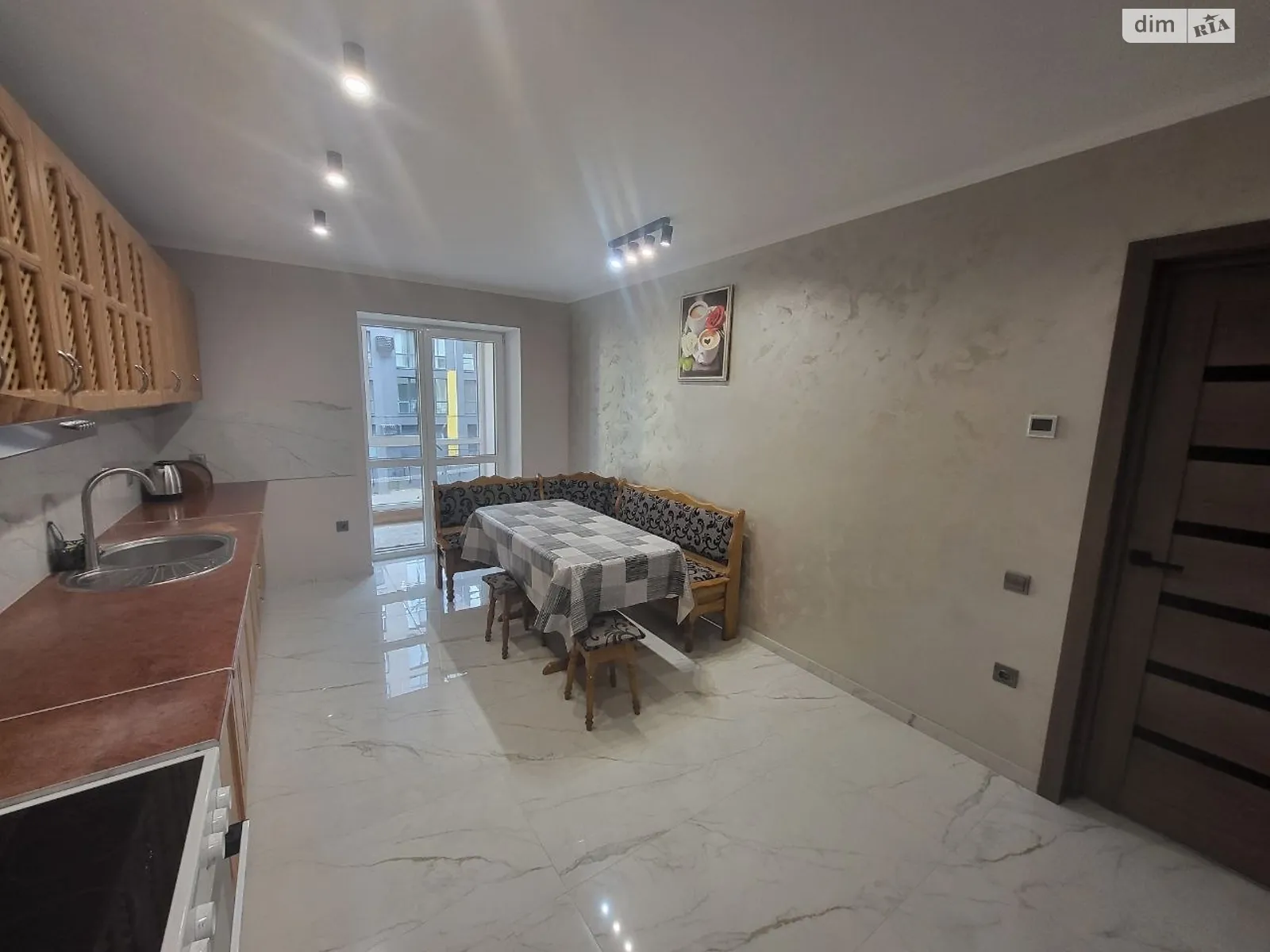 Сдается в аренду 3-комнатная квартира 100 кв. м в Львове, ул. Железнодорожная - фото 1