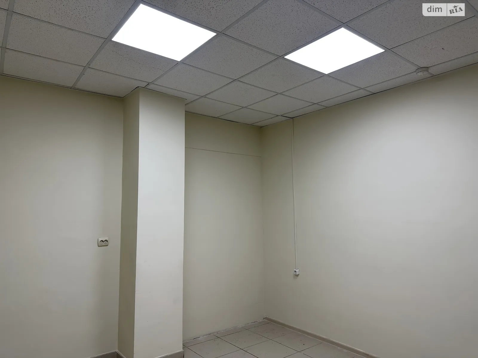 Сдается в аренду офис 20 кв. м в бизнес-центре, цена: 5000 грн - фото 1