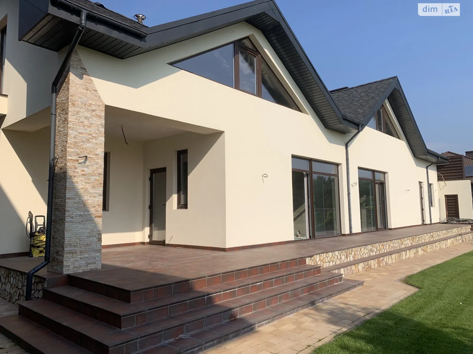 Продается дом на 2 этажа 228 кв. м с бассейном, цена: 295000 $ - фото 1