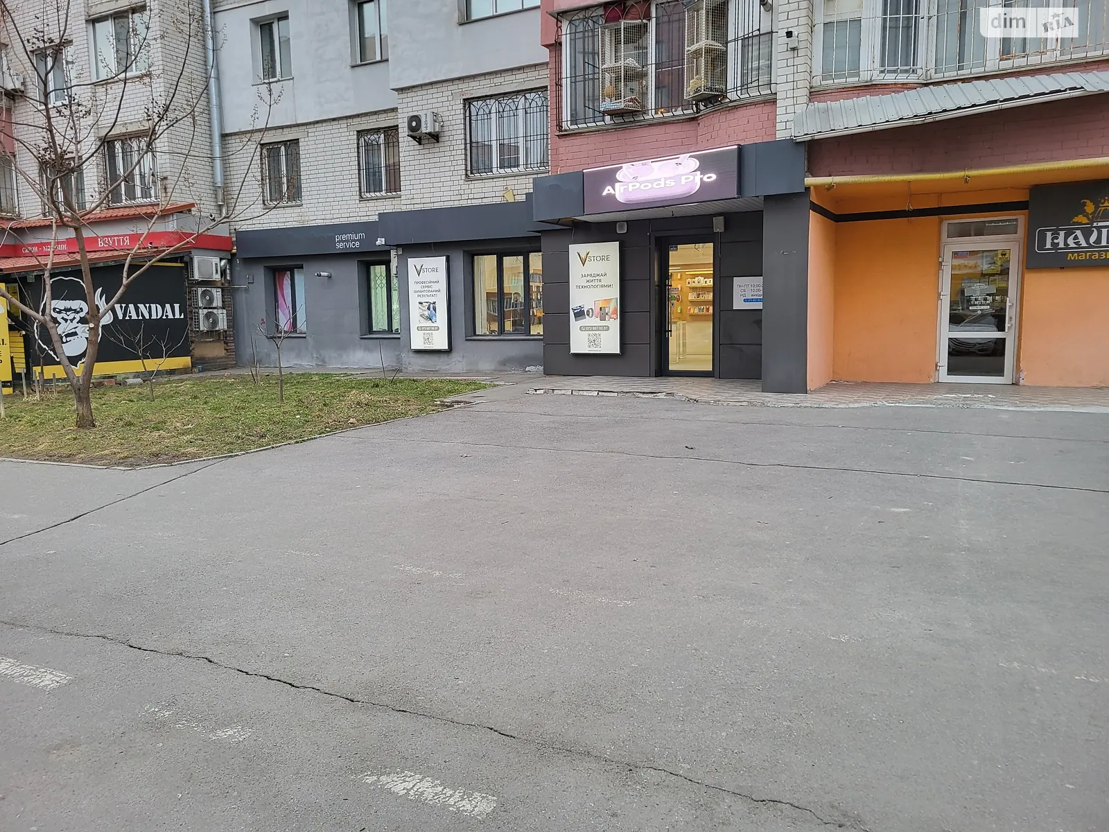 Сдается в аренду помещения свободного назначения 77 кв. м в 10-этажном здании, цена: 97000 грн - фото 1