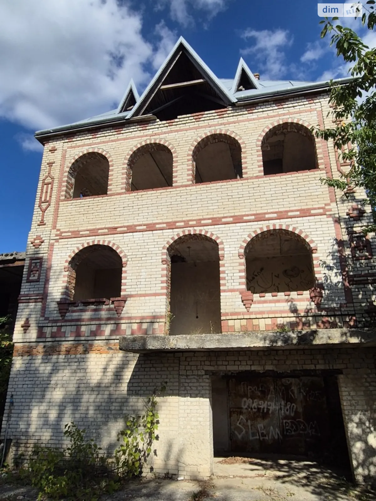 Продается дом на 2 этажа 176.6 кв. м с бассейном, цена: 16000 $ - фото 1