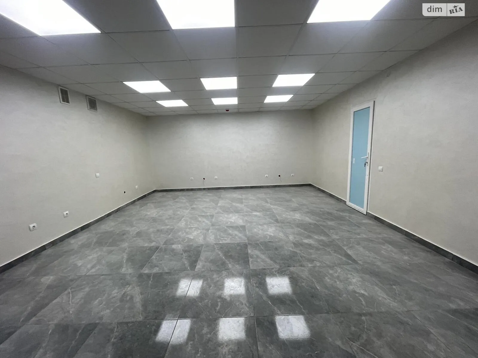 Продается помещения свободного назначения 33 кв. м в 10-этажном здании, цена: 50000 $ - фото 1