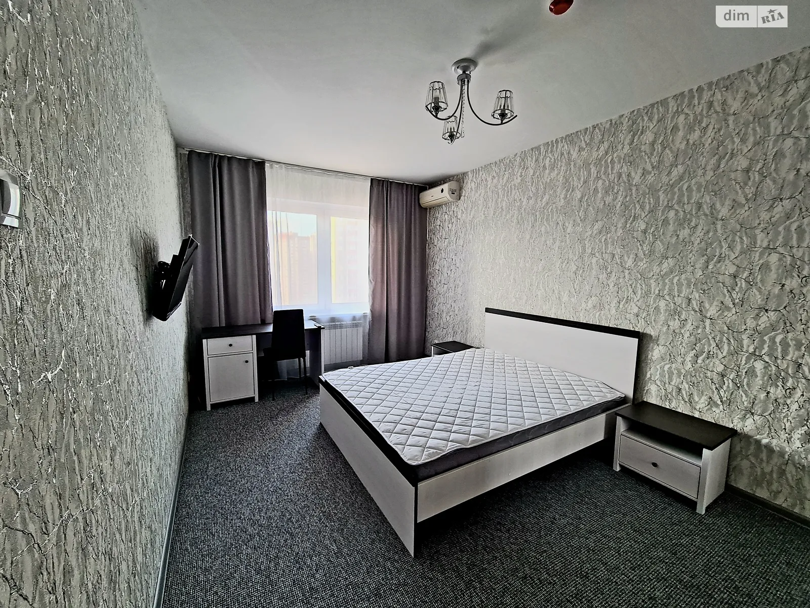 Продается 1-комнатная квартира 41 кв. м в Киеве, ул. Урловская, 20 - фото 1