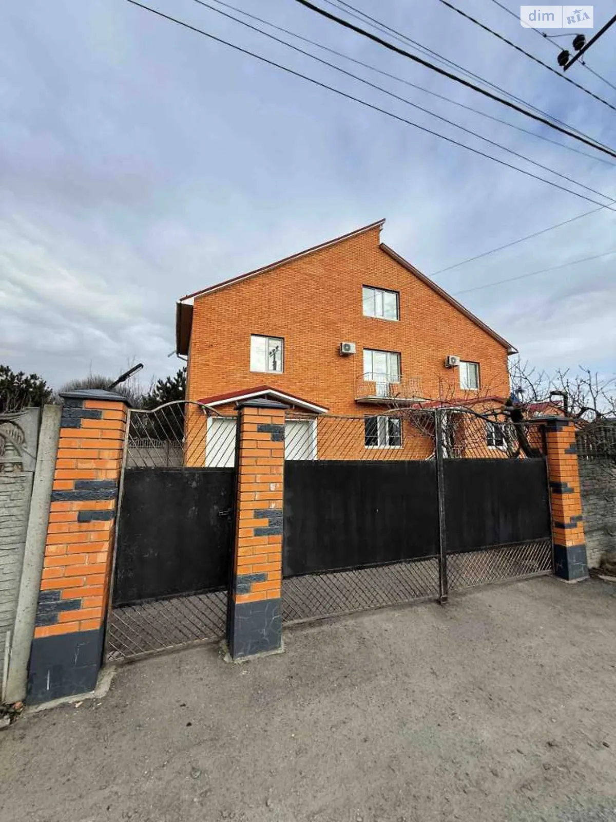 Продается дом на 2 этажа 217.5 кв. м с камином, цена: 170000 $ - фото 1