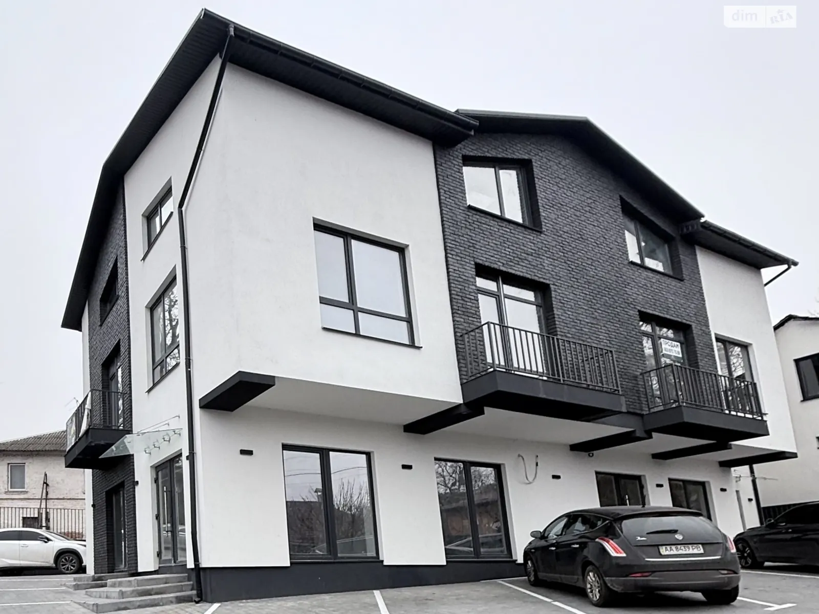 Продается офис 36.5 кв. м в бизнес-центре, цена: 84900 $ - фото 1