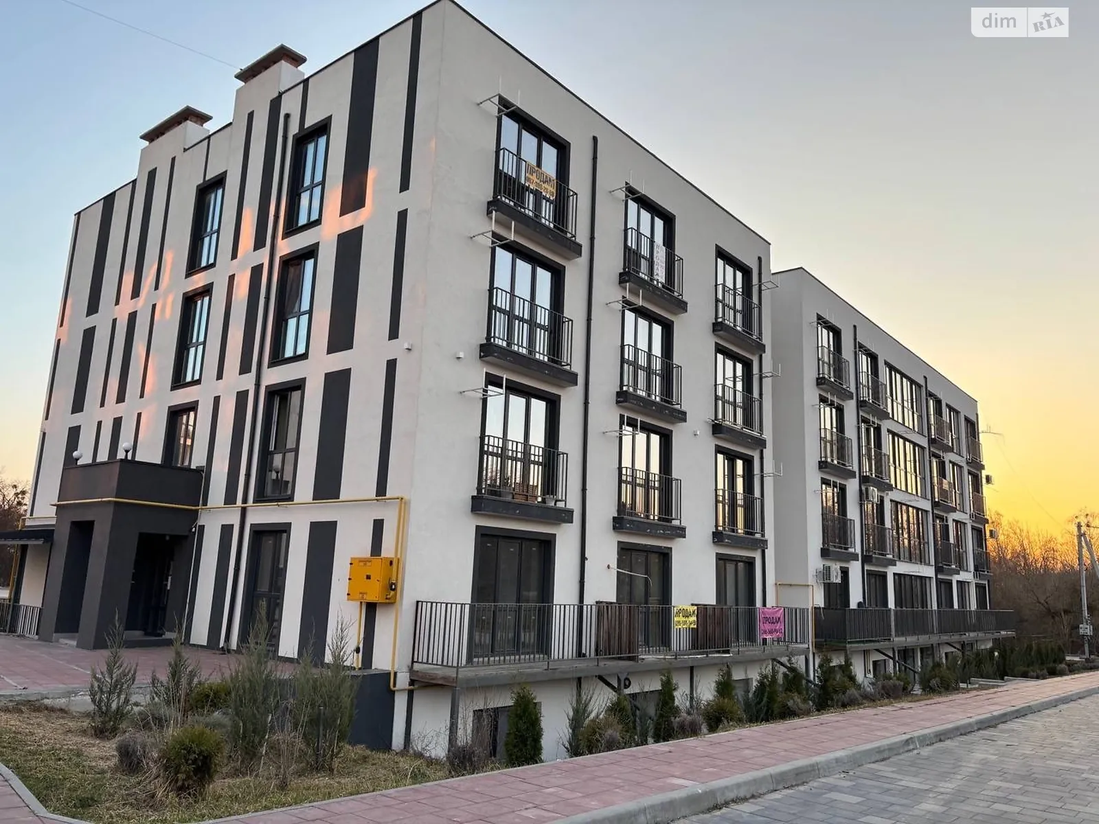 Продается 1-комнатная квартира 42.7 кв. м в Гостомеле, ул. Молодежная - фото 1