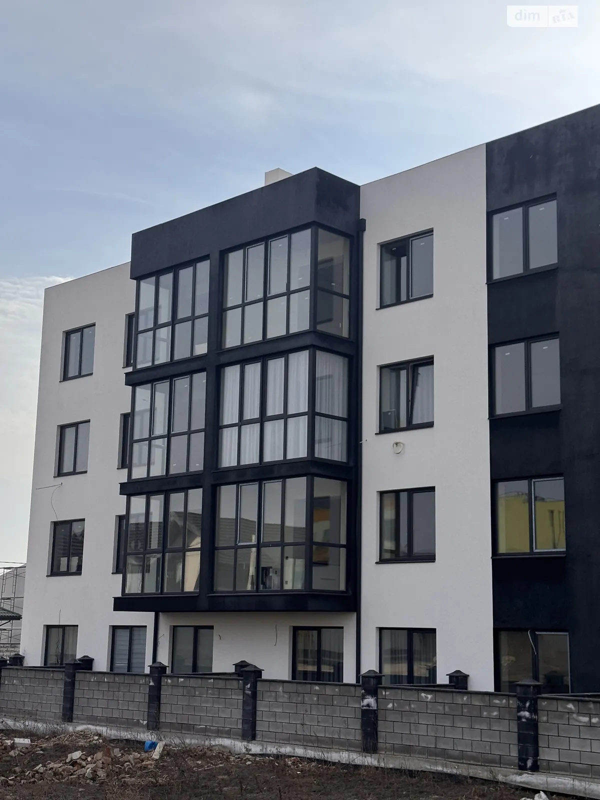 Продается 1-комнатная квартира 33.5 кв. м в Ровно, мас. Чаривный - фото 1