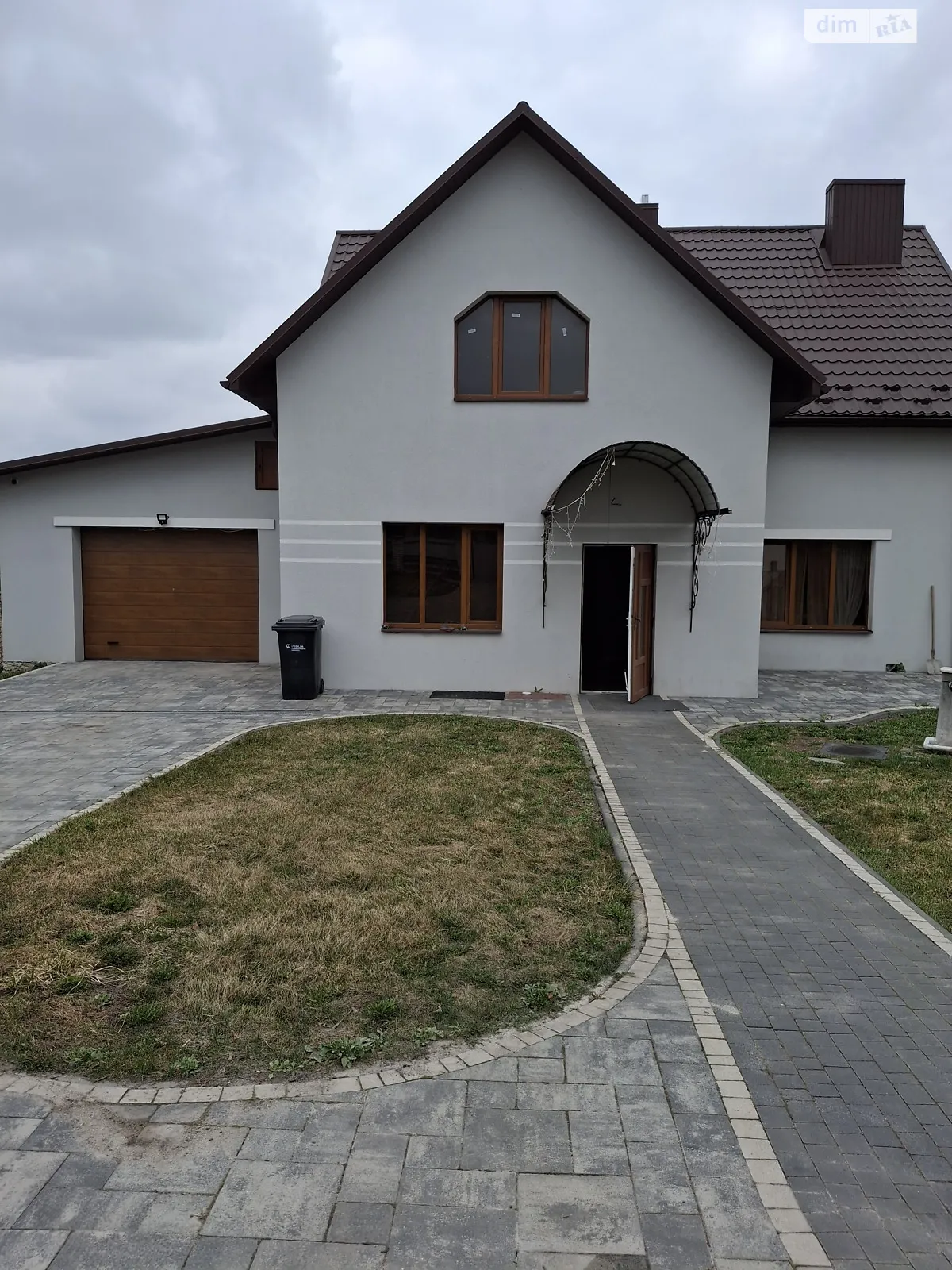 Продается дом на 2 этажа 198.9 кв. м с садом, цена: 135000 $ - фото 1