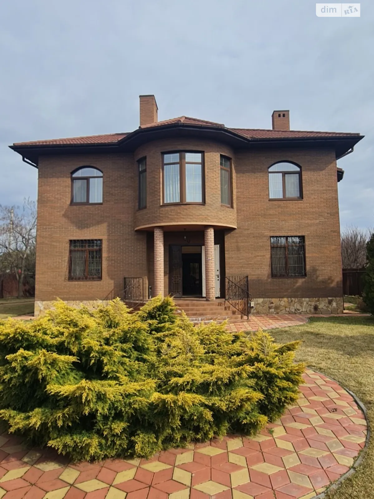 Продается дом на 3 этажа 310.3 кв. м с беседкой, цена: 300000 $ - фото 1