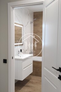 Продаж квартири, Львів, р‑н. Кривчиці, Шухевича вулиця