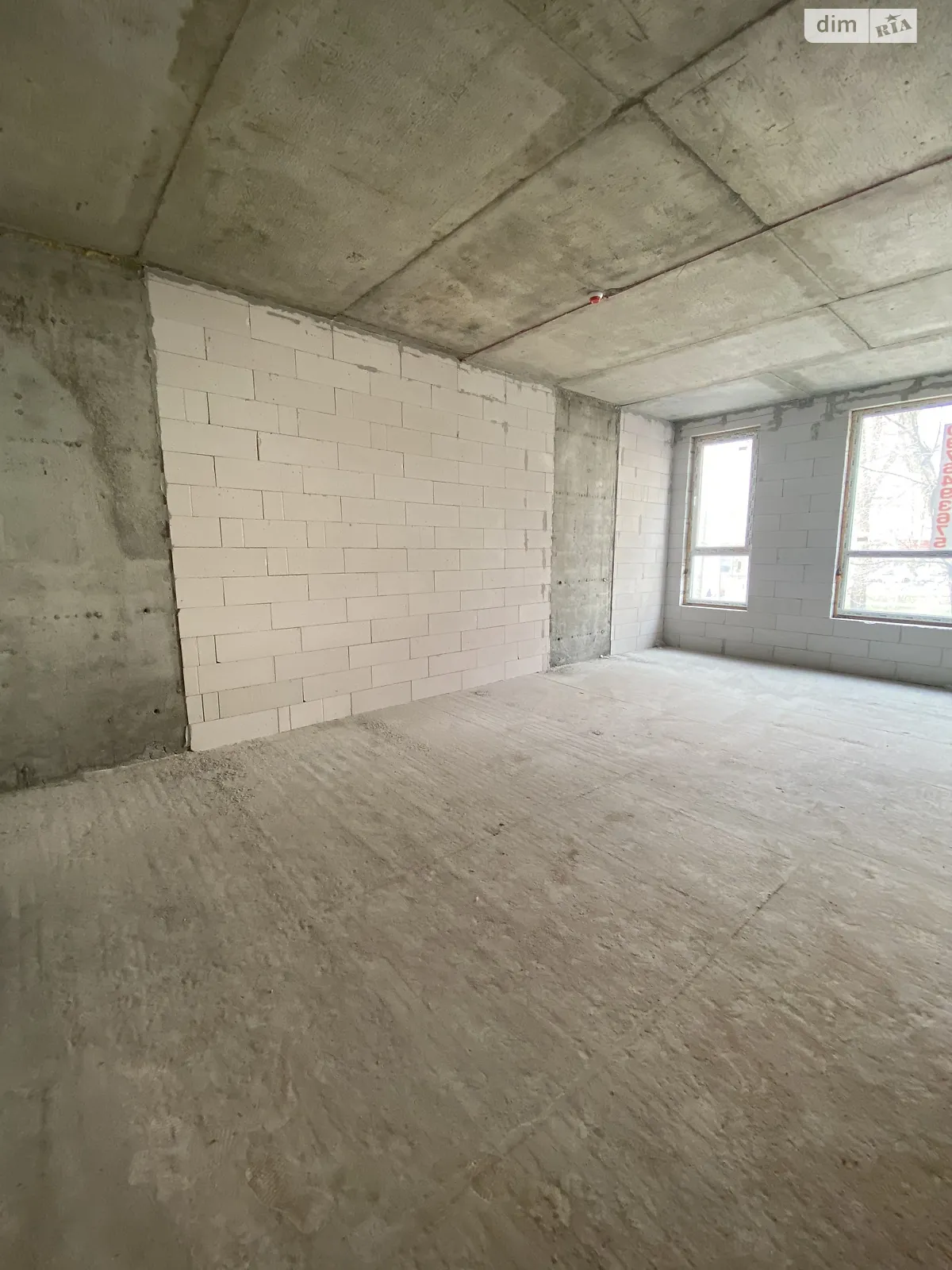 Продается офис 44 кв. м в бизнес-центре, цена: 41800 $ - фото 1