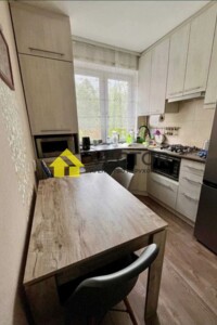 Продаж квартири, Полтава, р‑н. Половки, Великотирнівська вулиця