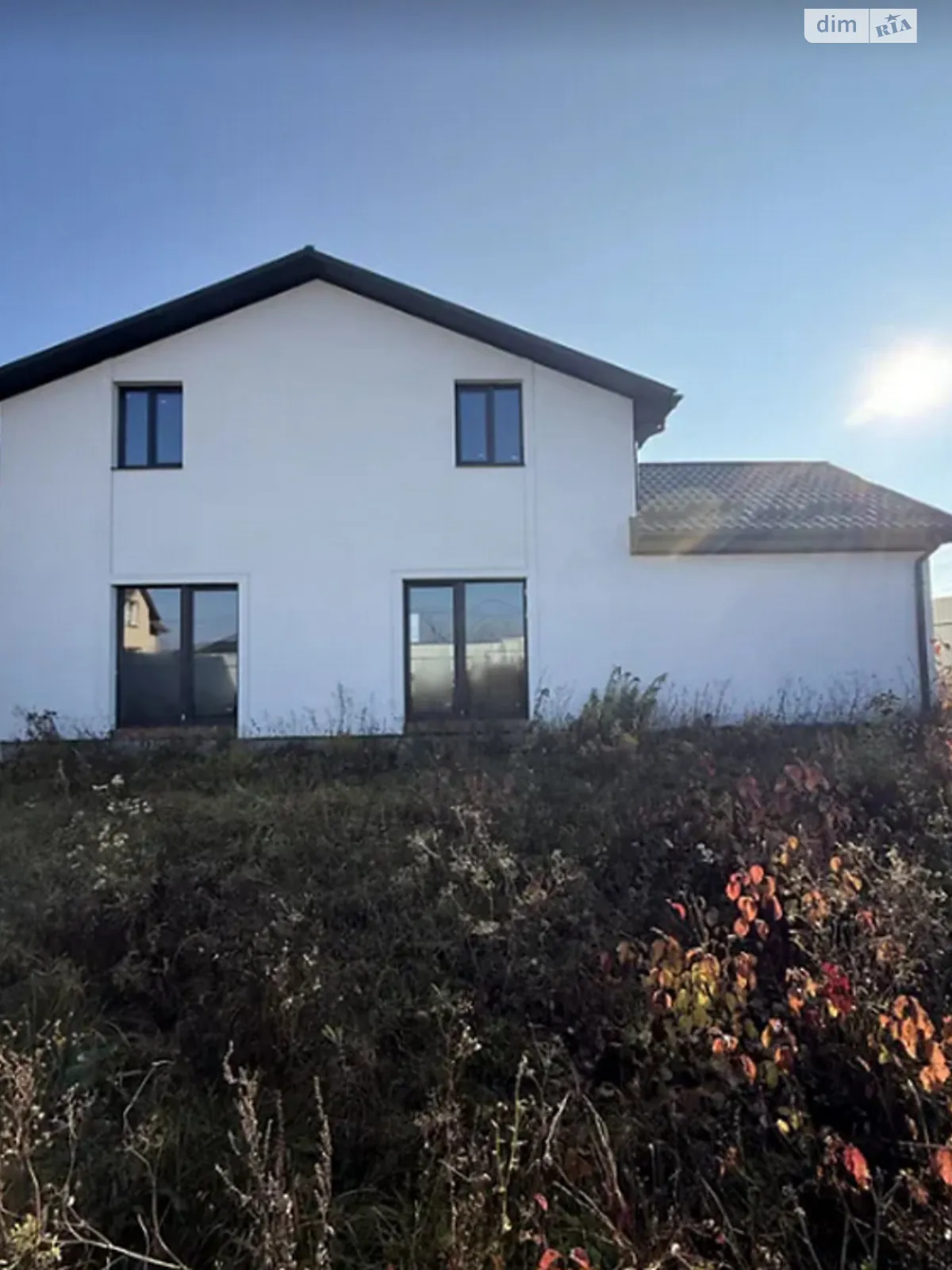 Продается дом на 2 этажа 200 кв. м с садом, цена: 100000 $ - фото 1