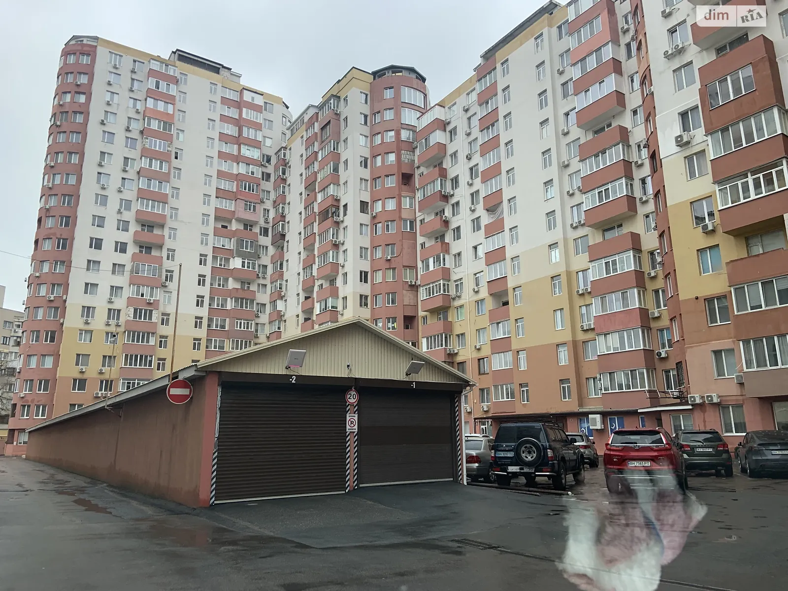 Сдается в аренду подземный паркинг под легковое авто на 20 кв. м, цена: 2500 грн - фото 1