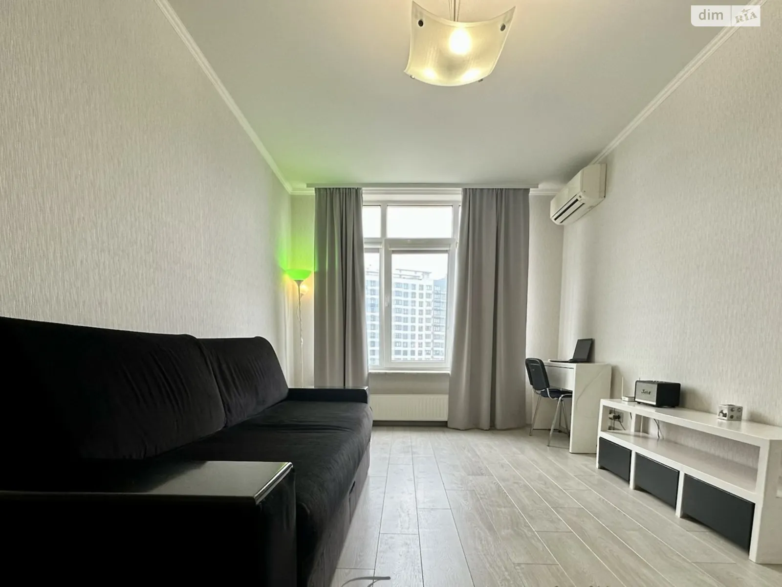 Продается 1-комнатная квартира 40 кв. м в Киеве, ул. Ованеса Туманяна, 3 - фото 1