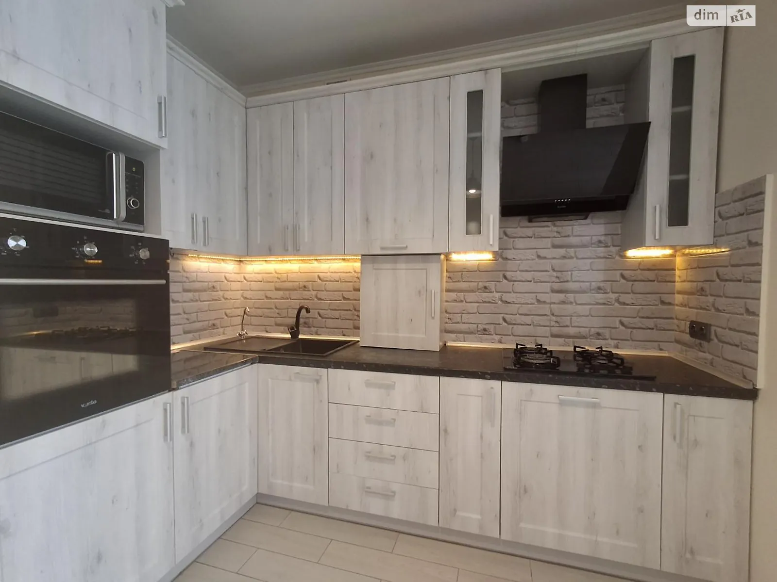 Продается 2-комнатная квартира 54.4 кв. м в Буче, ул. Ивана Кожедуба - фото 1