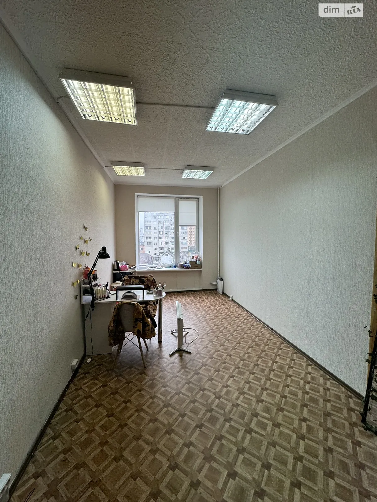 Сдается в аренду помещения свободного назначения 20 кв. м в 4-этажном здании, цена: 2600 грн - фото 1