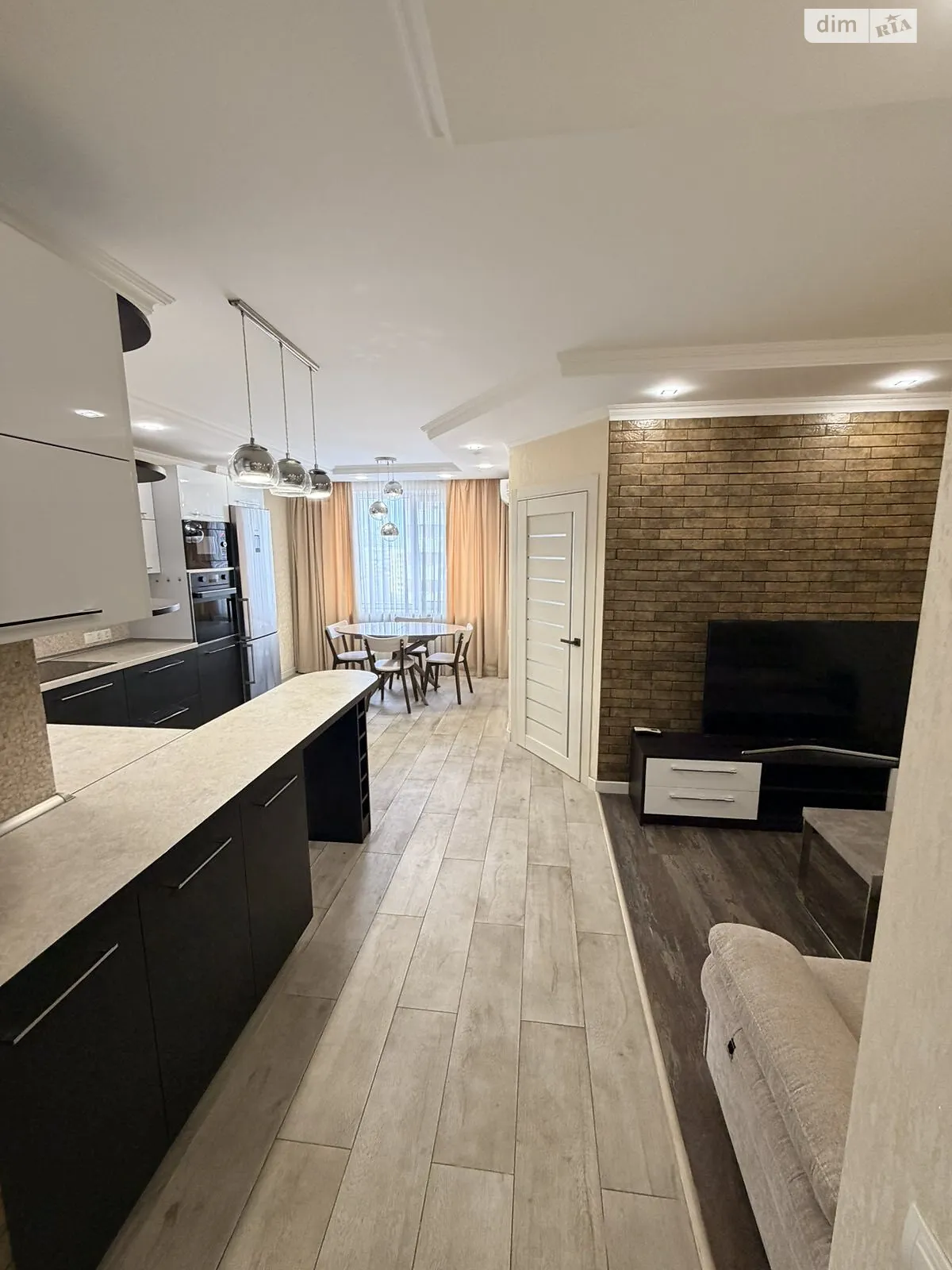 Продается 1-комнатная квартира 49 кв. м в Лиманке, мас. Радужный, 1 - фото 1