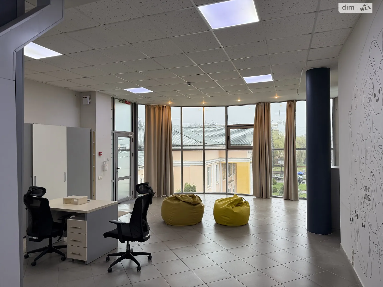 Сдается в аренду офис 160 кв. м в бизнес-центре, цена: 1600 $ - фото 1