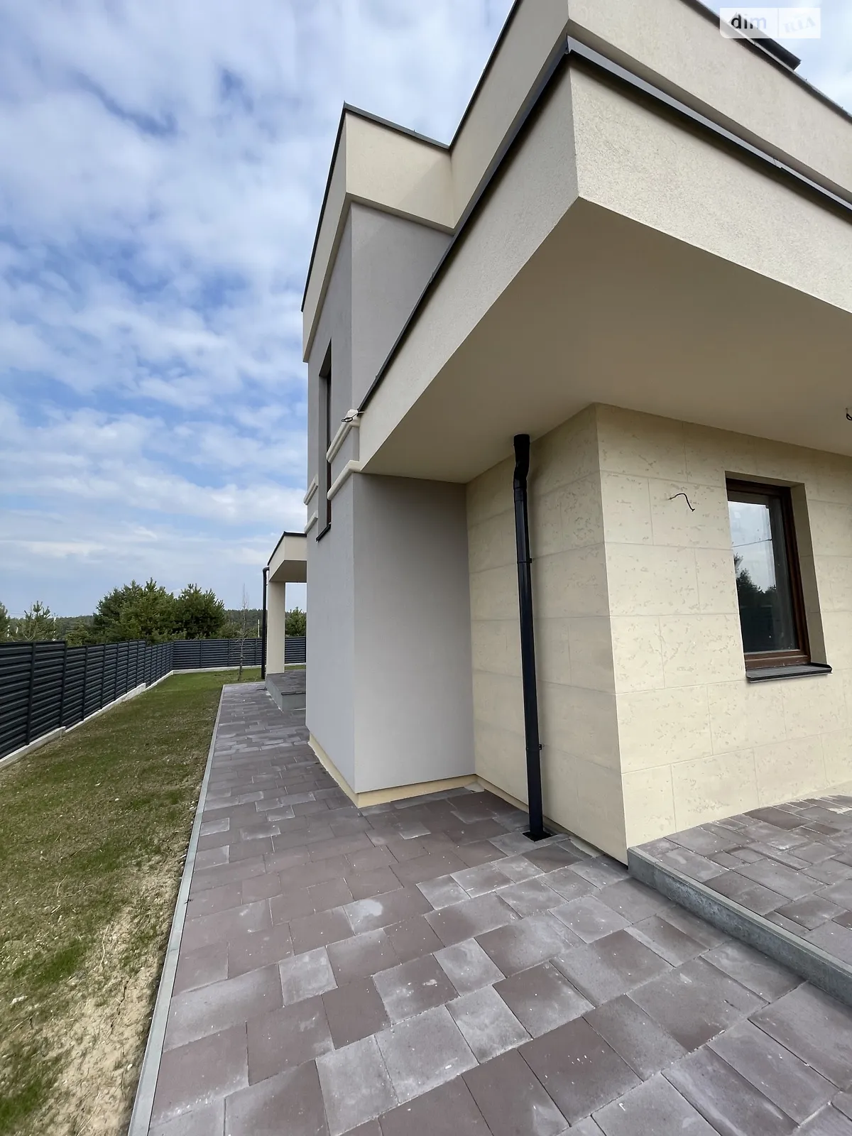 Продается дом на 2 этажа 150 кв. м с бассейном, цена: 126000 $ - фото 1