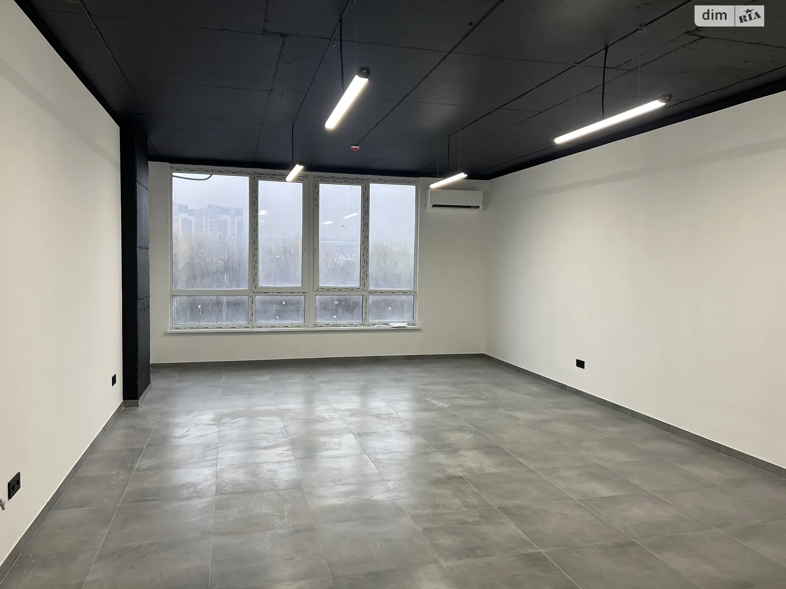 Сдается в аренду офис 43.3 кв. м в бизнес-центре, цена: 15155 грн - фото 1