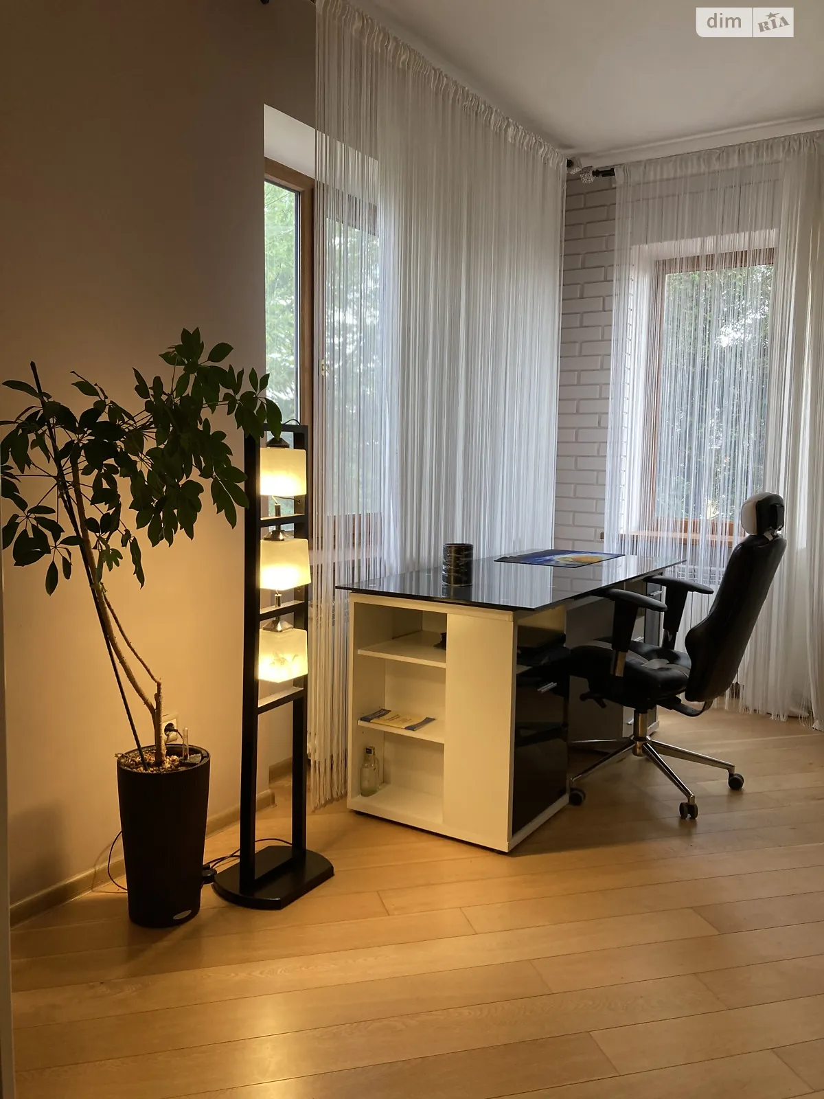 Продается дом на 2 этажа 419 кв. м с камином, цена: 360000 $ - фото 1