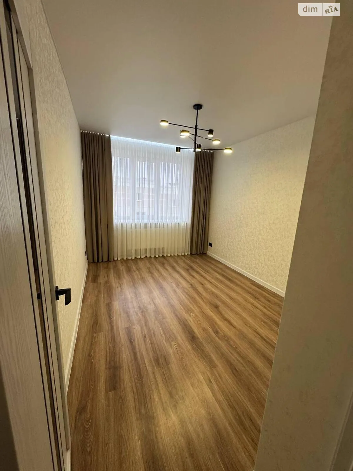 Продается 2-комнатная квартира 66.8 кв. м в Хмельницком, ул. Кармелюка, 3/3 - фото 1