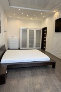 Сниму квартиру в Одессе долгосрочно