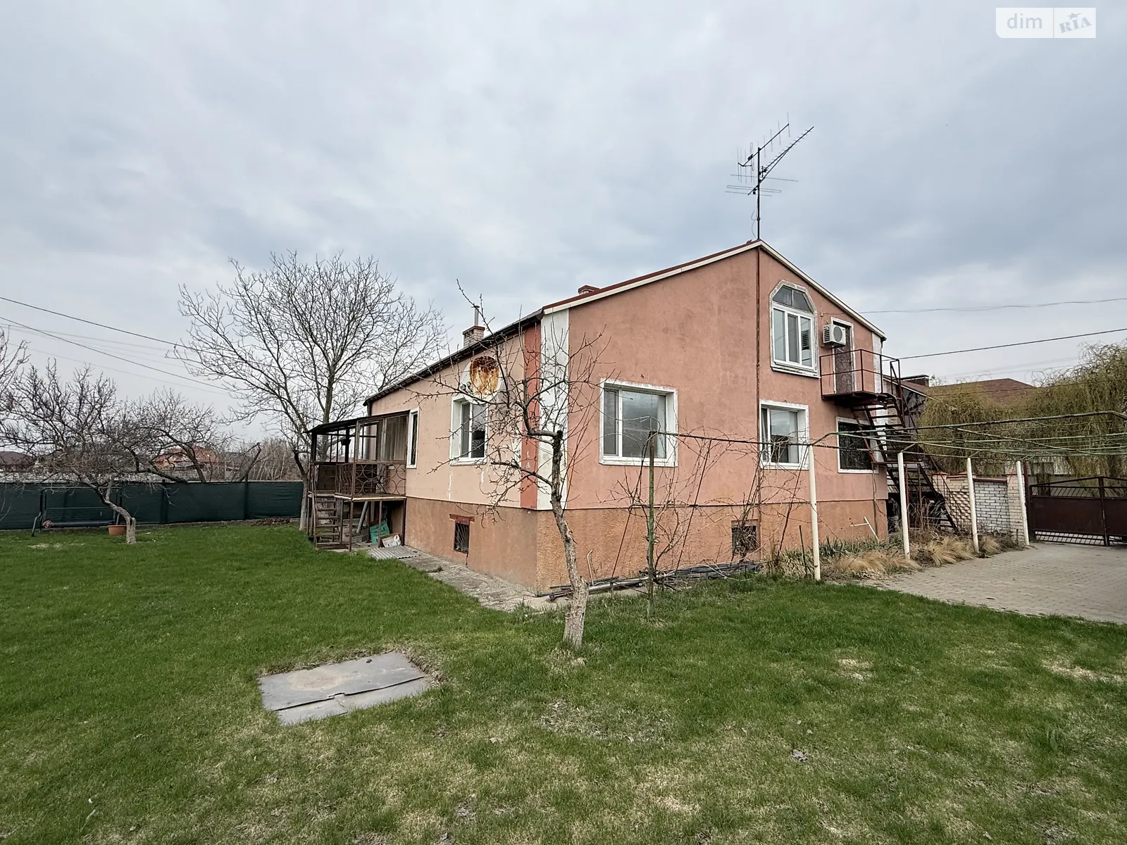 Продается дом на 2 этажа 289 кв. м с садом, цена: 75000 $ - фото 1