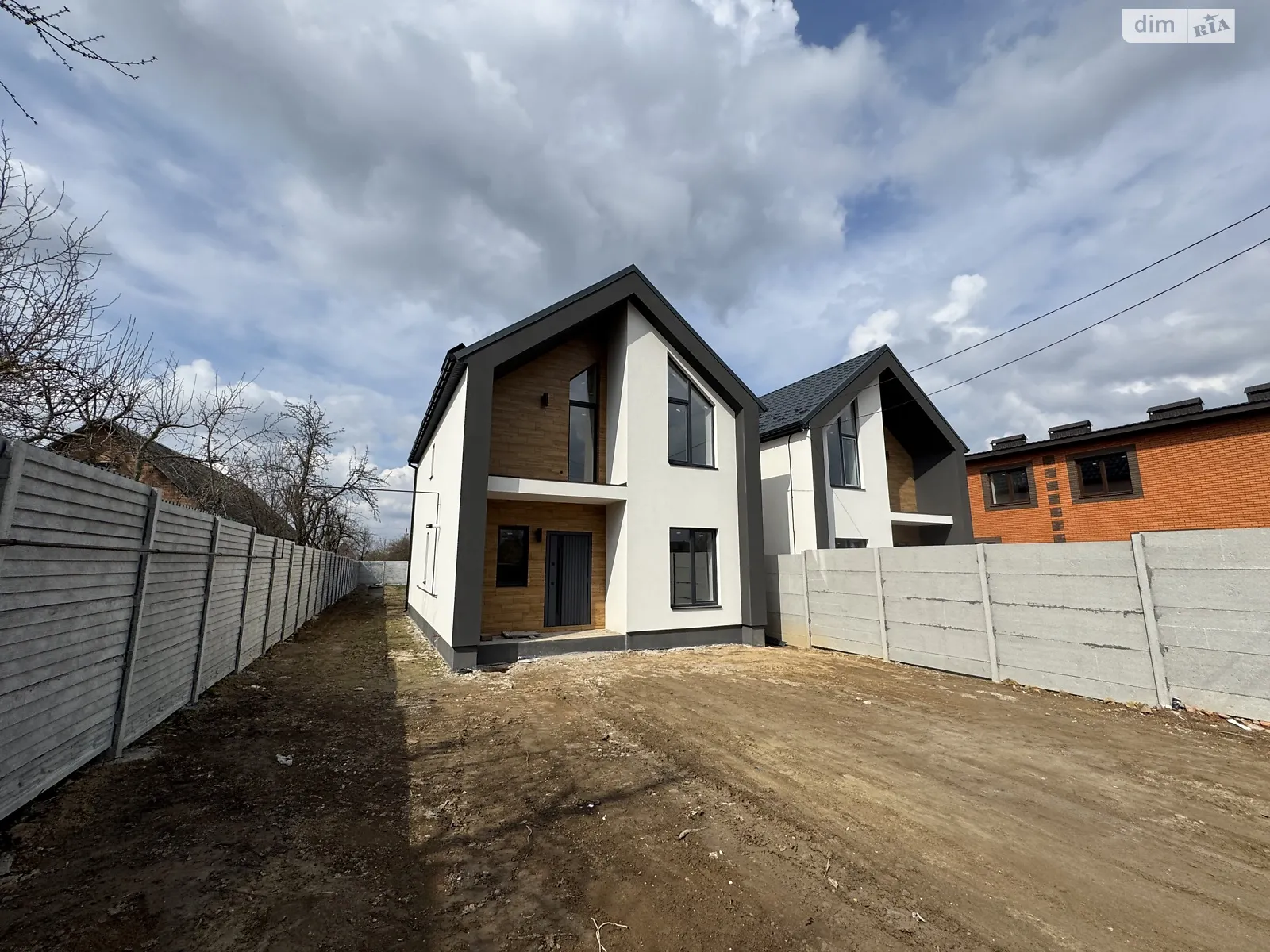 Продается дом на 2 этажа 120 кв. м с балконом, цена: 100000 $ - фото 1