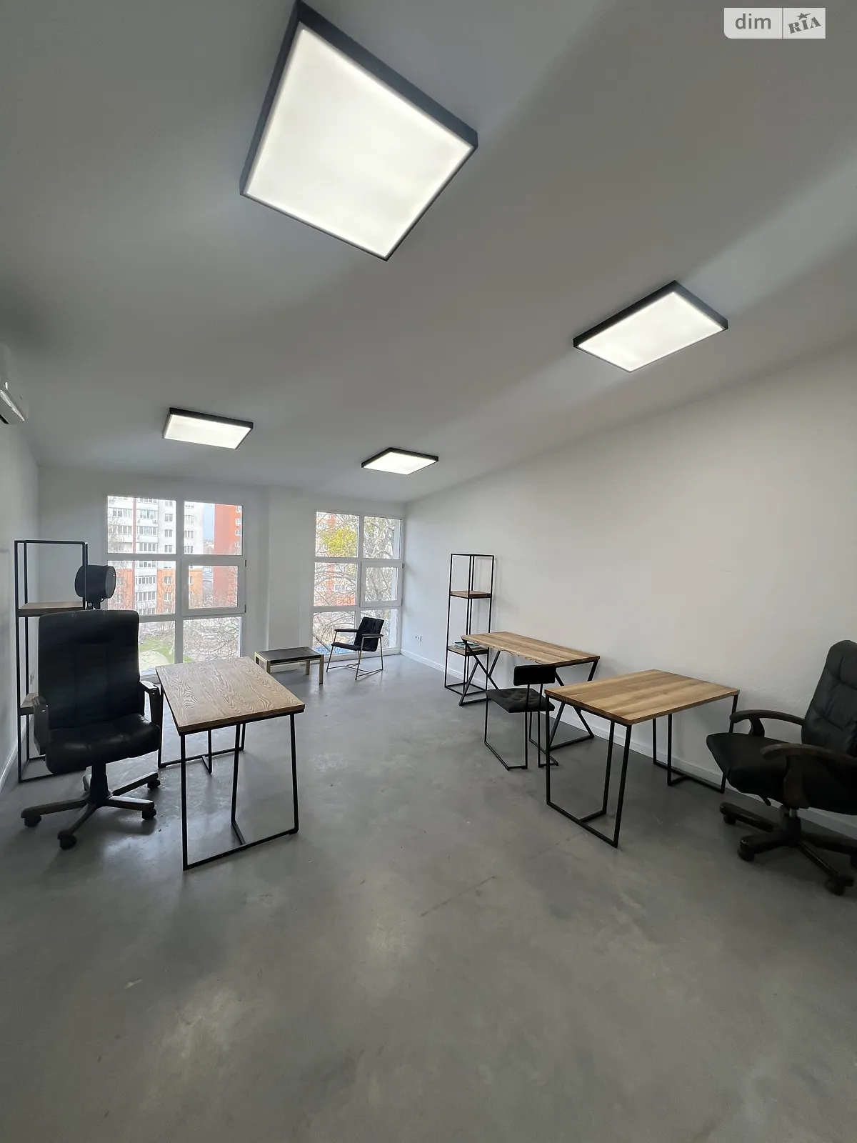 Продается офис 28.2 кв. м в бизнес-центре, цена: 31700 $ - фото 1