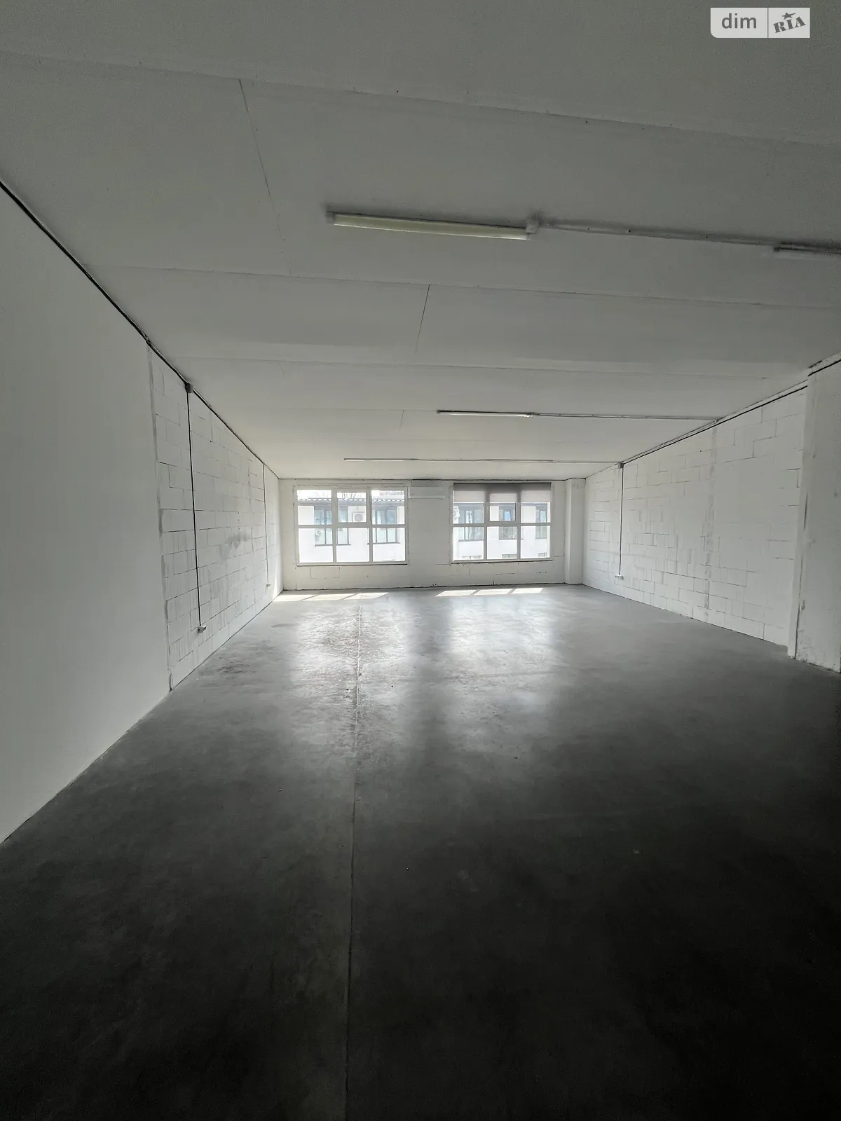 Продается офис 64 кв. м в бизнес-центре, цена: 48000 $ - фото 1