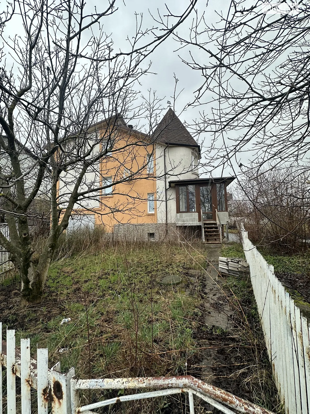 Продается дом на 3 этажа 163.7 кв. м с садом, цена: 105000 $ - фото 1