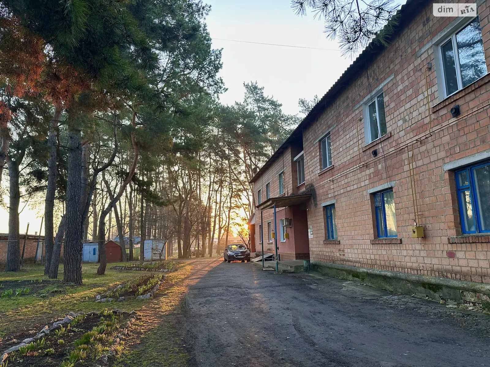 Продается 4-комнатная квартира 72.8 кв. м в Ромнах, ул. 8 Мая (9-го Мая) - фото 1