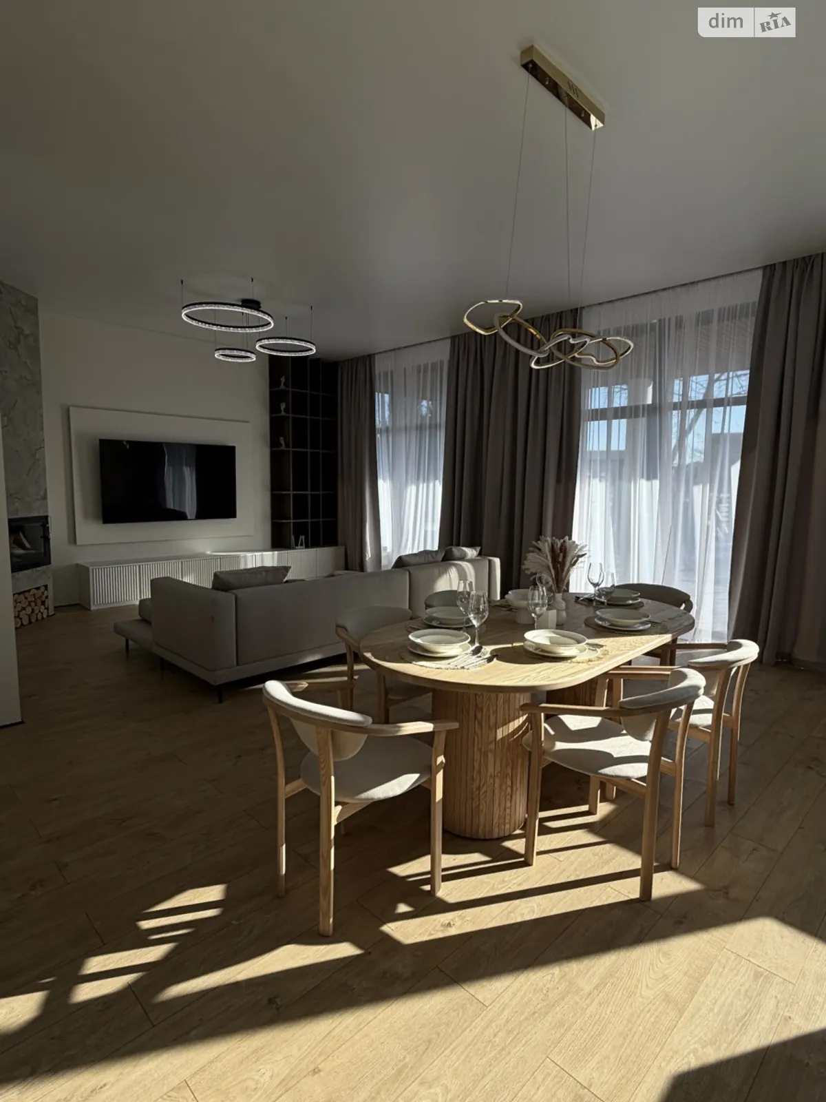 Продается дом на 2 этажа 212 кв. м с гаражом, цена: 550000 $ - фото 1