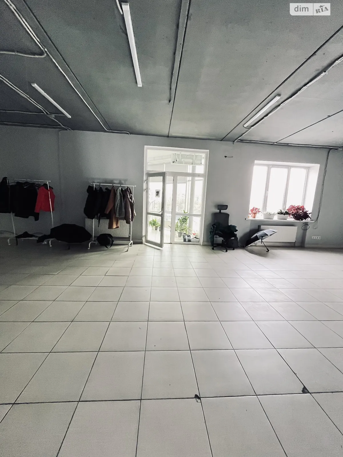 Сдается в аренду офис 241.7 кв. м в бизнес-центре, цена: 48340 грн - фото 1