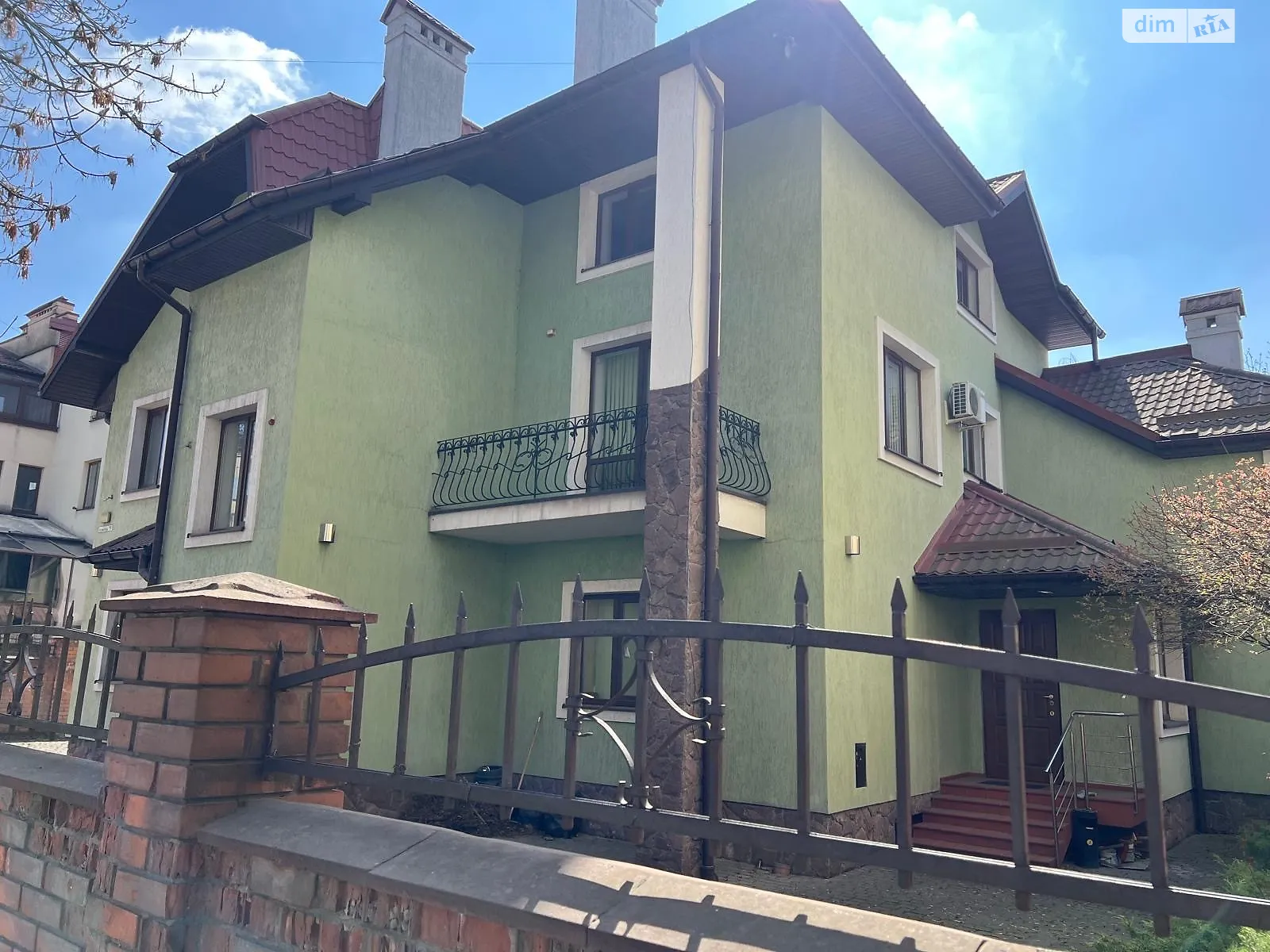 Продается дом на 3 этажа 420 кв. м с мебелью, цена: 750000 $ - фото 1