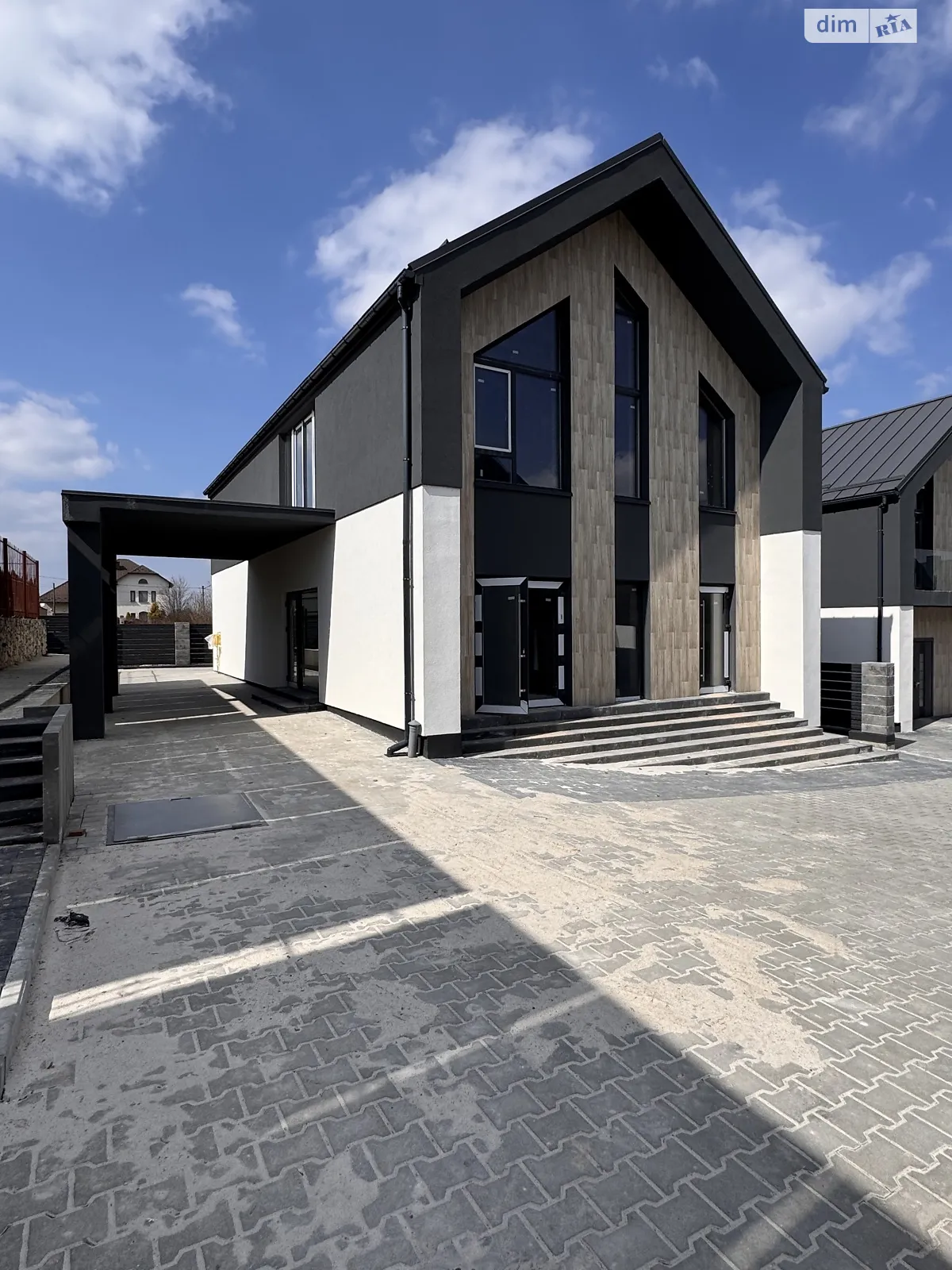 Продается дом на 2 этажа 173 кв. м с верандой, цена: 150000 $ - фото 1